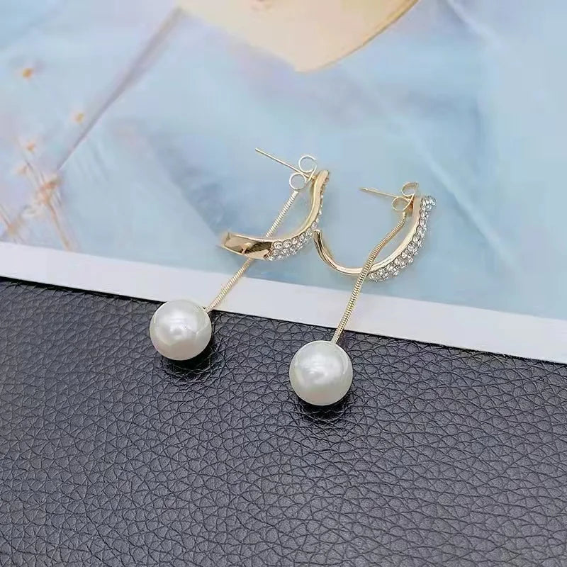 A new two wearing Pearl earrings