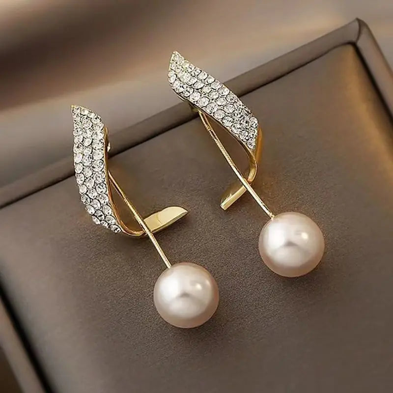 A new two wearing Pearl earrings