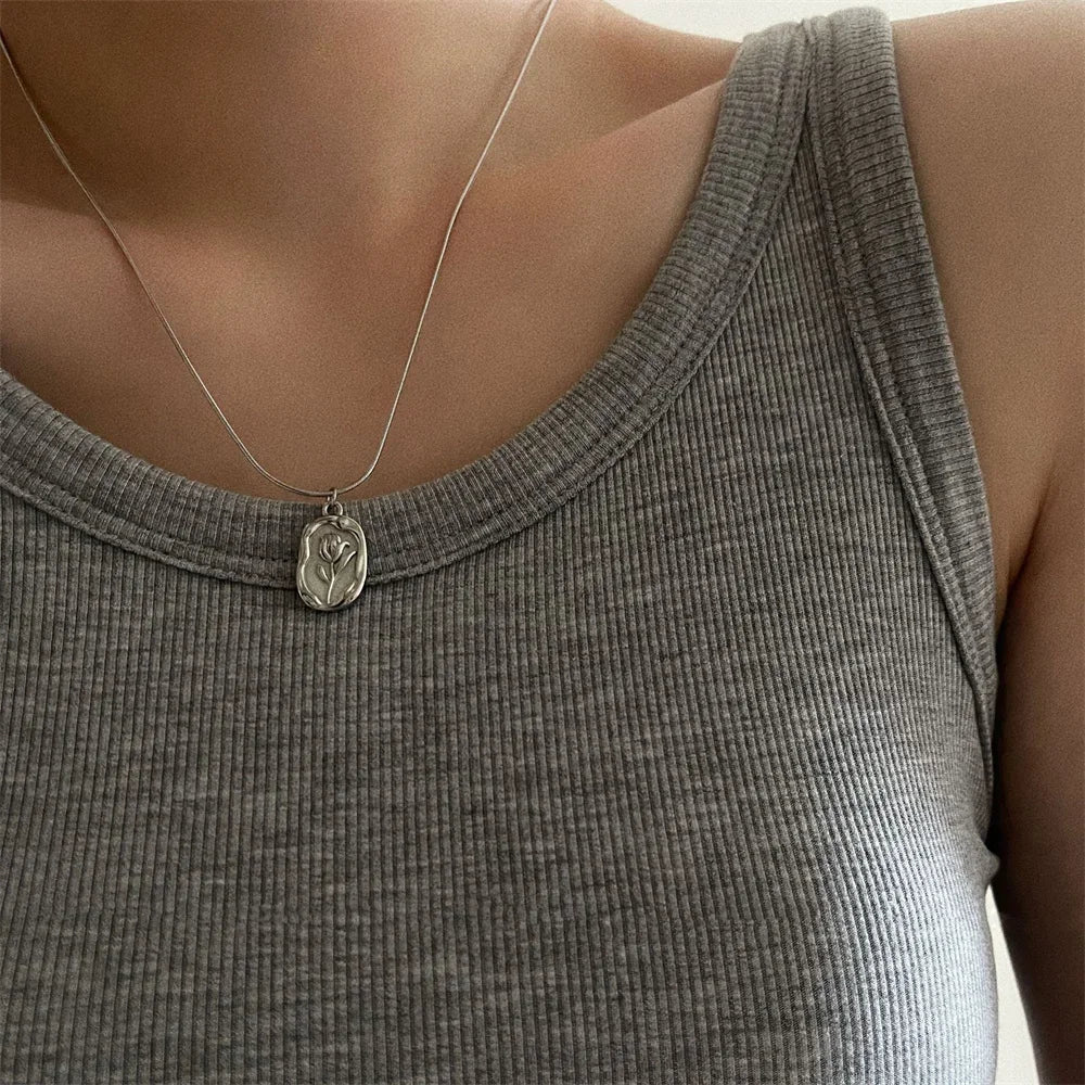 Fashion Simple Geometric Rose Pendant Necklace For Women