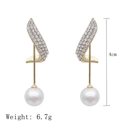 A new two wearing Pearl earrings